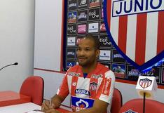 Alberto Rodríguez firmó y posó con la camiseta del Junior de Barranquilla