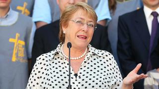 Bachelet pide recibir al Papa con respeto tras ataques a iglesias