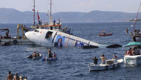 Balneario turco hunde un avión para reactivar el turismo