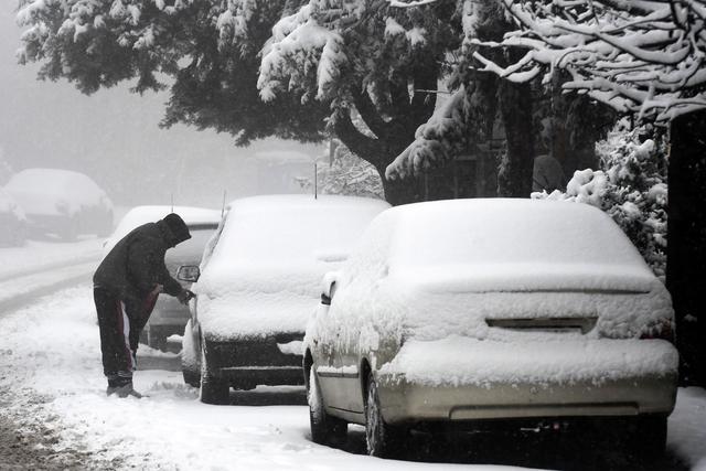 Grecia: Las imágenes del temporal de nieve y frío que ha originado cortes de tráfico y luz. Foto: AFP