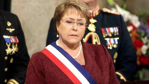 Apoyo a Bachelet bajó 3 puntos en medio de casos de corrupción