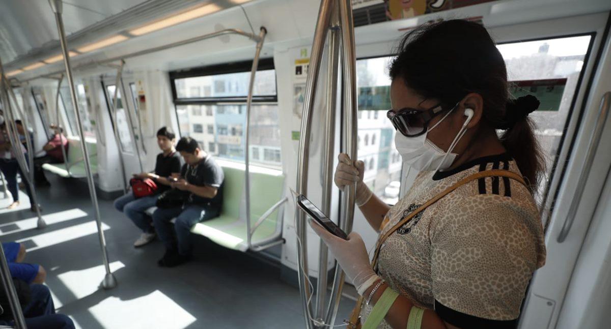 Una escena habitual en el Metro de Lima en tiempos de cuarentena. (Foto: César Campos)