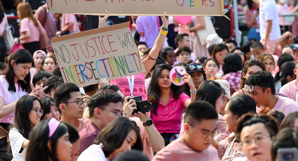 Desde el 2014, activistas por los derechos de los homosexuales habían intentado sin éxito derogar la polémica ley que sanciona con hasta dos años de cárcel a los hombres que mantengan relaciones con otros hombres.