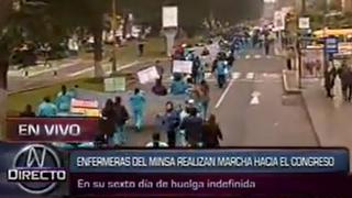 Más de mil enfermeras del Minsa marchan hacia el Congreso de la República 