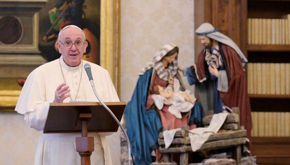 En esta foto del 1 de enero de 2021, el Papa Francisco celebra una audiencia privada semanal con motivo de la Navidad. (VATICAN MEDIA / AFP).