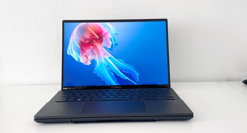 What is the performance of the new ASUS Zenbook Duo Oled two-screen laptop?