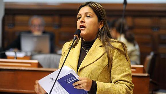 "Ayer, el premier fue a mentir una vez más al pueblo peruano a través del Congreso de la República, porque cuando él llegó a dar la información, no dijo la verdad", señaló Karina Beteta. (Video: ATV / Foto: Agencia Andina)