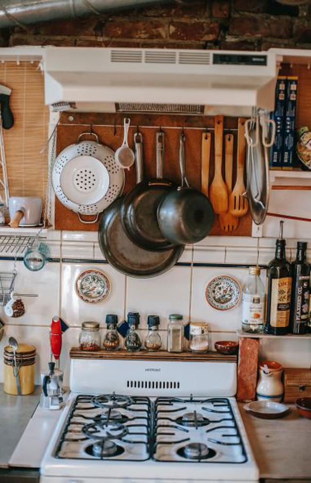 Cómo organizar tus ollas, sartenes y utensilios para ganar espacio en la  cocina