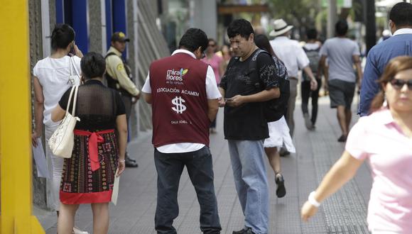 A partir del 1 de octubre estará prohibido que los cambistas trabajen en las calles de Miraflores. (GEC)