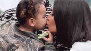Kim Kardashian enternece a sus seguidores con nueva fotografía de sus hijos