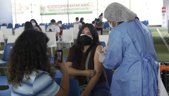 El Perú sigue con su vacunación contra el COVID-19 por grupos etarios | Foto: Jessica Vicente / @photo.gec