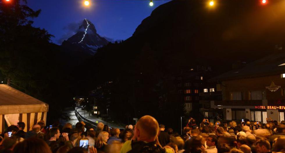 Faroles marcan el camino al Monte Cervino, en Suiza. (Foto: EFE)