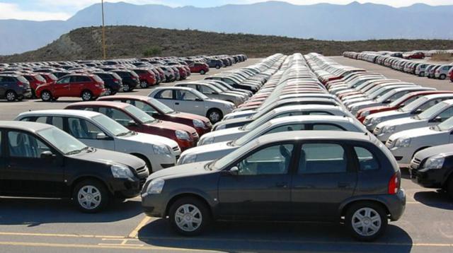 Antes de comprar un auto usado, debes tener al menos cierta información sobre el vehículo, de lo contrario podrías verte envuelto en problemas no solo económicos, por estafa, sino hasta judiciales.