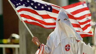 Ku Klux Klan recauda dinero para policía que mató a joven negro