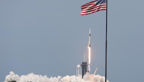 Despegue del cohete SpaceX con dos astronautas a bordo. (Foto: Gregg Newton / AFP)