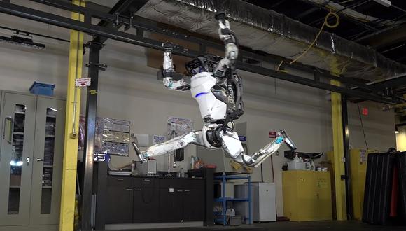 Robot Atlas de Boston Dynamics realizando piruetas. (Foto: captura)