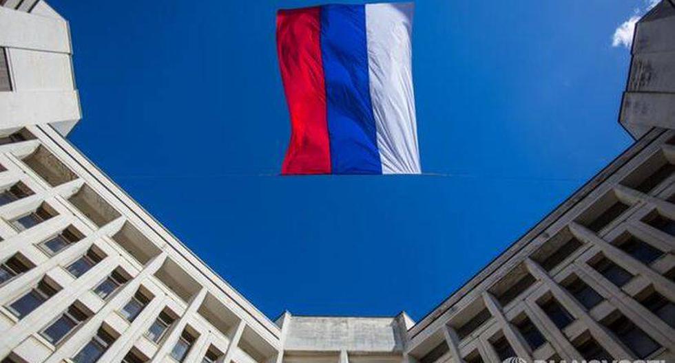 Bandera rusa ondea en el Parlamento de Crimea. (Foto: Ria Novosti)
