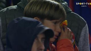 Barcelona vs. Roma: niño llora tras el partido y conmueve al mundo | VIDEO