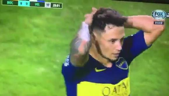 Mauro Zárate volvió a ejecutar un impecable tiro libre en el Boca Juniors vs. Vélez; sin embargo, el balón dio en el palo. El duelo se desarrolló en La Bombonera (Foto: captura de pantalla)