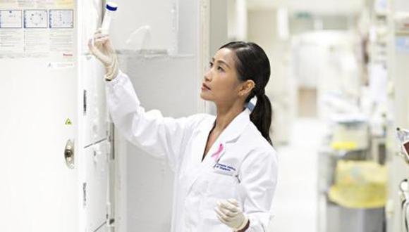La doctora Li investiga las variantes genéticas del cáncer de mama. (Foto: University of Singapore)