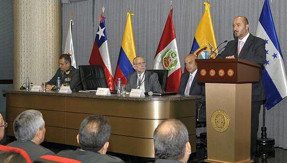 Jefes policiales debaten en Lima sobre seguridad comunitaria