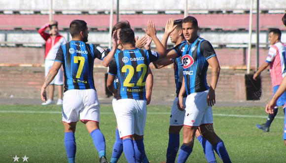 Alexander Succar celebrando su gol junto con sus compañeros. (Foto: Huachipato)