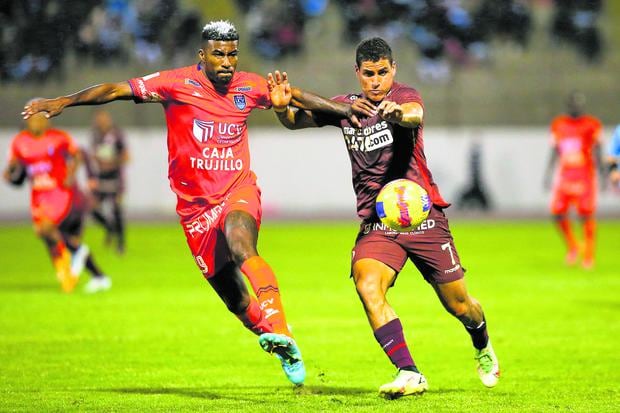 TRUJILLO, PERÚ - 26 DE JULIO DEL 2022.

LIGA 1 / FECHA 4: Partido válido por la fecha 4 del torneo clausura del campeonato de primera división del fútbol peruano entre los equipos: Universidad César Vallejo (UCV) y Universitario de Deportes (U).

Estadio: Mansiche
Foto: FERNANDO SANGAMA / @photo.gec