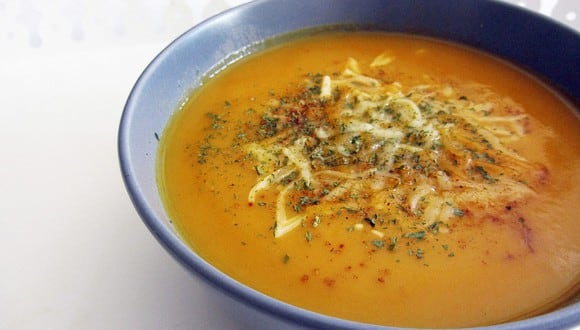 La crema de zanahorias es una sopa muy nutritiva y saludable. (Foto: Maatkare en Pixabay)