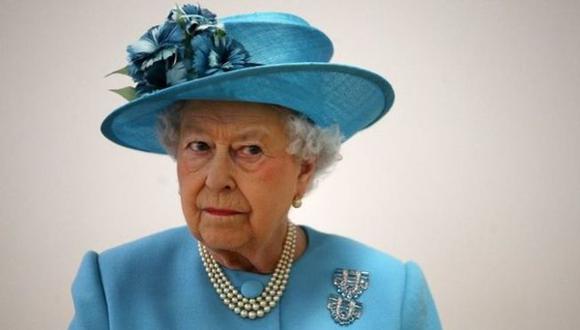 La reina Isabel II de Inglaterra continúa siendo la principal figura política de más de 50 países y territorios, pero su cargo no es hereditario.