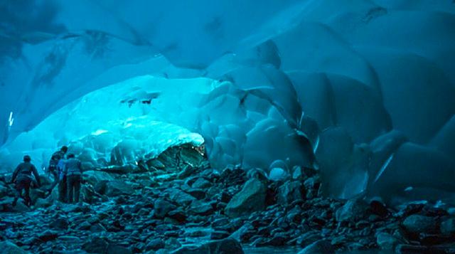 Mira este increíble glaciar que se puede visitar desde adentro - 1