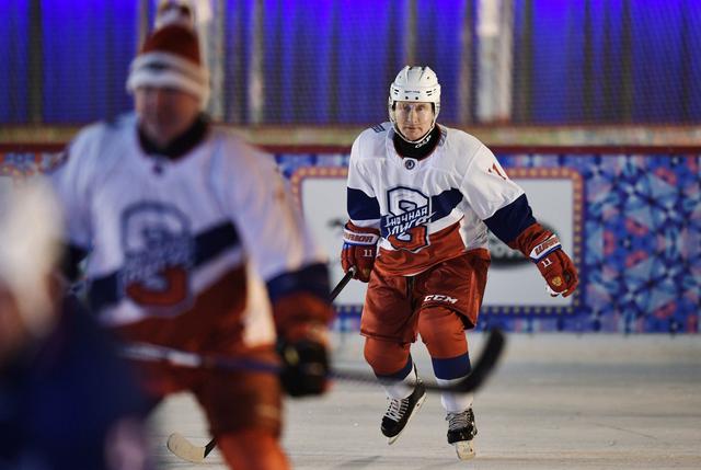 Putin Despide El 2018 Jugando Hockey En La Plaza Roja Fotos Mundo El Comercio PerÚ 2400