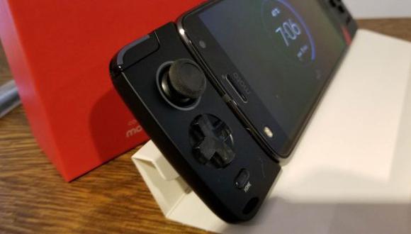 Los controles del gamepad que se agrega al smartphone Moto Z. (Foto: GDA)