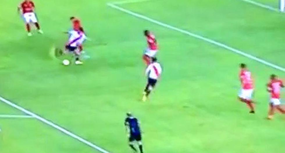 Juan Aurich vs River Plate: Dos palos. (Foto: captura)