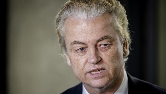 El líder del Partido Holandés por la Libertad (PVV), Geert Wilders, observa su llegada para asistir a las conversaciones de formación entre las facciones PVV, VVD, NSC y BBB, en La Haya, el 15 de mayo de 2024. (Foto de Sem van der Wal / ANP / AFP)