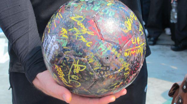 El balón que va rumbo a Brasil 2014 llegó a Arequipa - 3