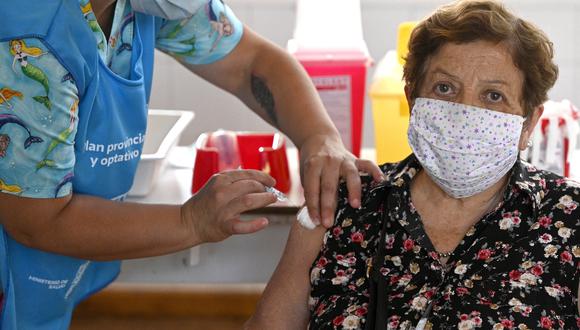 Argentina, con unos 45 millones de habitantes, inició su campaña de vacunación contra el coronavirus a finales de diciembre último. (Foto: JUAN MABROMATA / AFP)
