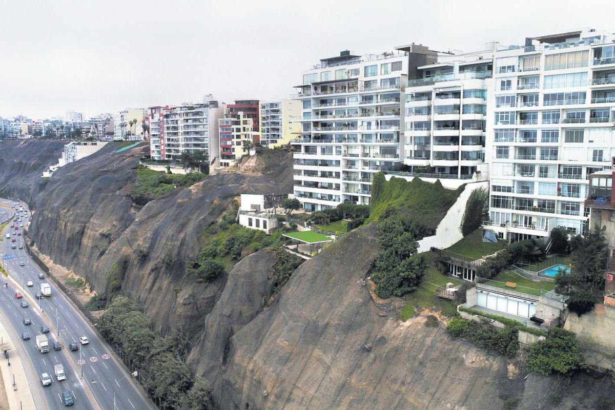 El objetivo de la Municipalidad de Lima es ordenar las construcciones que se realizan en los taludes. (Bryan Albornoz / El Comercio)