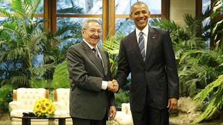 Así fue el histórico apretón de manos entre Obama y Raúl Castro