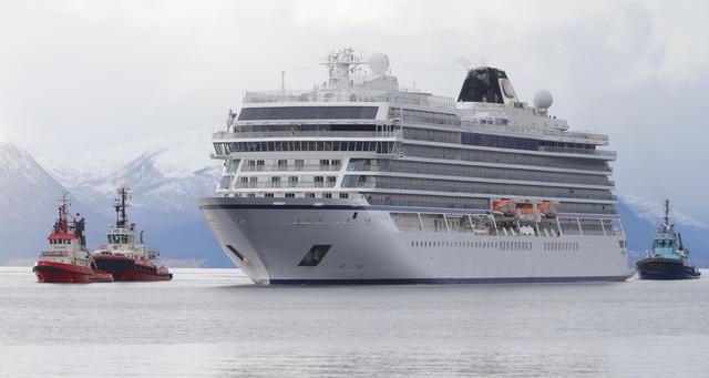 El crucero Viking Sky alcanza puerto de Molde tras dramática evacuación en Noruega. (AFP).