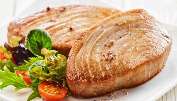El pescado azul (bonito, caballa, sardina, anchoveta) aporta hierro. Si preparas pescado sudado con tomate y pimientos, complementa  con refresco de camu camu. (Foto: Shutterstock)