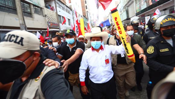 El último sábado, candidato presidencial de Perú Libre presentó su Plan Bicentenario y ofreció un improvisado mitin en la Plaza Manco Cápac, donde no respetó las medidas de bioseguridad. (GEC)