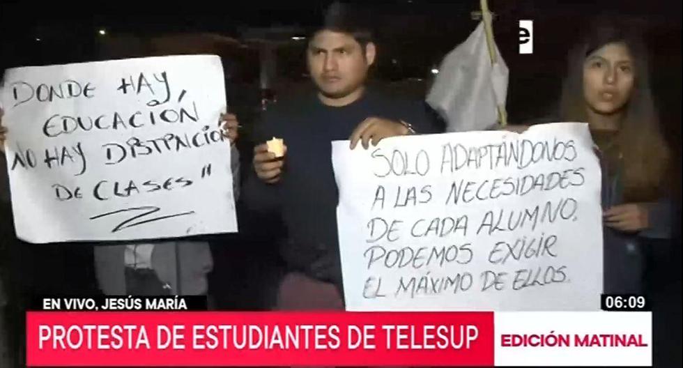Los alumnos de Telesup llegaron hasta el predio que se encuentra en la cuadra 5 de la avenida Gregorio Escobedo, en Jesús María. (Captura: TV Perú Noticias)