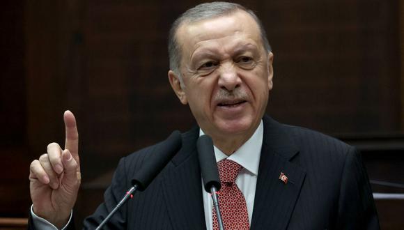 El presidente turco y líder del Partido Justicia y Desarrollo (AK), Recep Tayyip Erdogan, se dirige a la reunión del grupo de su partido en la Gran Asamblea Nacional Turca (TGNA) en Ankara el 23 de noviembre de 2022. (Foto de Adem ALTAN / AFP)