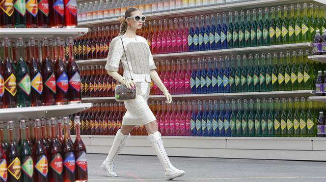 Chanel convierte la pasarela de Paris en un supermercado - 3