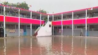 Chorrillos: suspenden clases en colegio inundado por desborde de canal de regadío