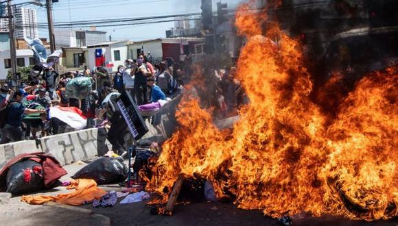 La manifestación, llamada "No+migrantes", congregó a unas 5 mil personas que expresaron su rechazo a la ola migratoria que ha colmado algunos espacios públicos de Iquique. (Getty Images).