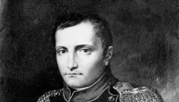 Reproducción de un retrato de Napoleón Bonaparte pintado (quizás ejecutado por Ingres) en 1802-1803 cuando era cónsul vitalicio. (Foto de AFP)