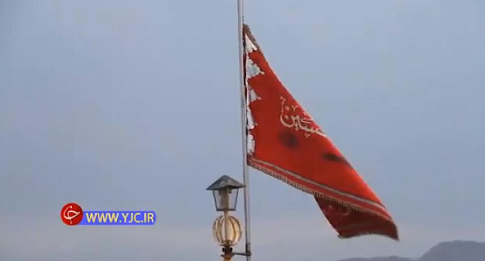 Izaron una bandera roja en una mezquita de Irán. (Foto: Twitter).
