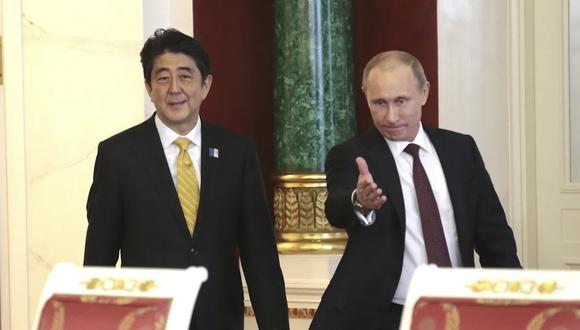 Vladimir Putin y Shinzo Abe, durante una visita al Kremlin, en abril de 2013.