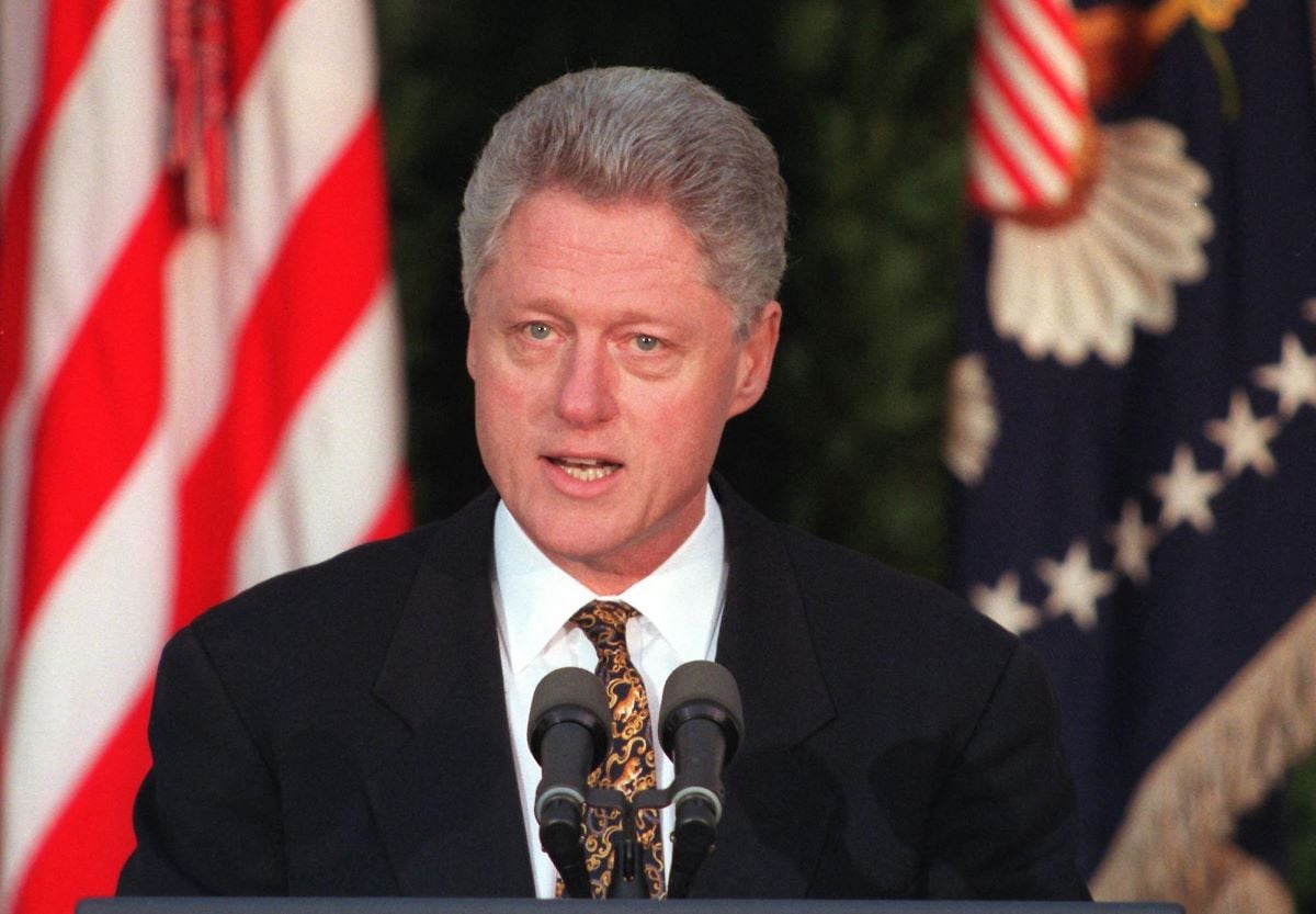 In 1994, the documentary “The Clinton Chronicles” was released, where Democrat Bill Clinton was accused of being the author of different crimes, including murders.